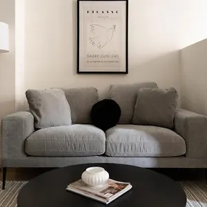  Appartement Maison Place Jacques-cartier By Luxury In Transit Canada
